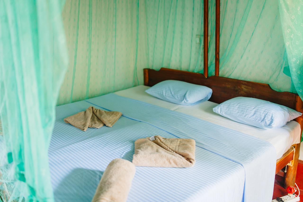 Sunny Family Hotel Unawatuna Habitación foto